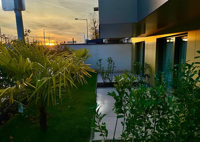 Apartman Luxury Legrand With Garden Bécs